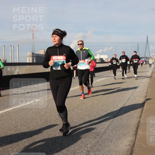 03.10.2025 - Köhlbrandbrückenlauf Lena Gebhardt http://msf.ph/oto/9143689 03.10.2025 10:01:31 Position 2 1720 meine-sportfotos.de