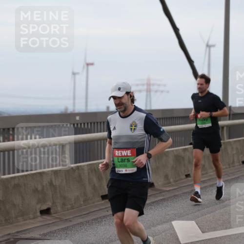 03.10.2025 - Köhlbrandbrückenlauf Jannik Wohlers http://msf.ph/oto/9143690 03.10.2025 15:45:01 Position 1 9096 meine-sportfotos.de