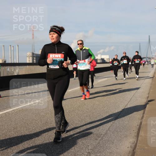 03.10.2025 - Köhlbrandbrückenlauf Lena Gebhardt http://msf.ph/oto/9143691 03.10.2025 10:01:32 Position 2 1723 meine-sportfotos.de