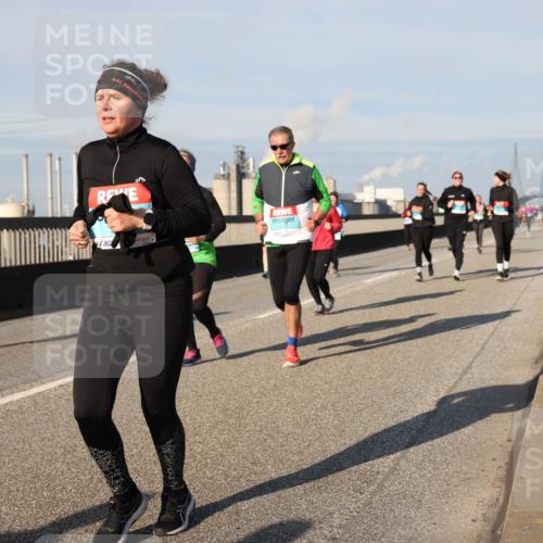 03.10.2025 - Köhlbrandbrückenlauf Lena Gebhardt http://msf.ph/oto/9143693 03.10.2025 10:01:32 Position 2  meine-sportfotos.de