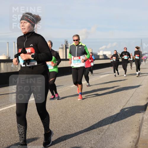 03.10.2025 - Köhlbrandbrückenlauf Lena Gebhardt http://msf.ph/oto/9143696 03.10.2025 10:01:32 Position 2  meine-sportfotos.de