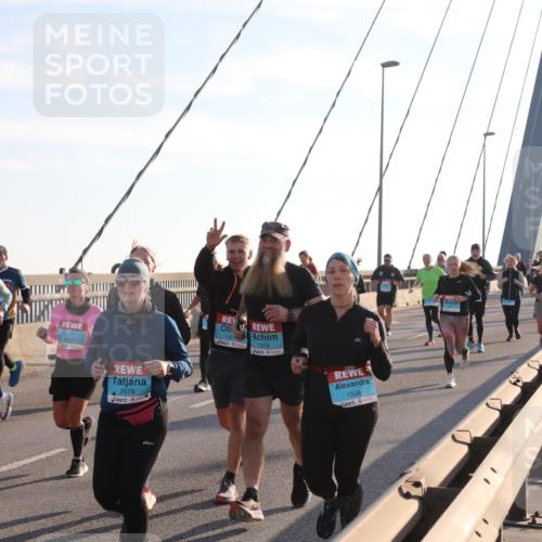 03.10.2025 - Köhlbrandbrückenlauf Yannick Fuchs http://msf.ph/oto/9143703 03.10.2025 08:31:09 Position 2 2957, 2079, 139, 1419, 1538 meine-sportfotos.de