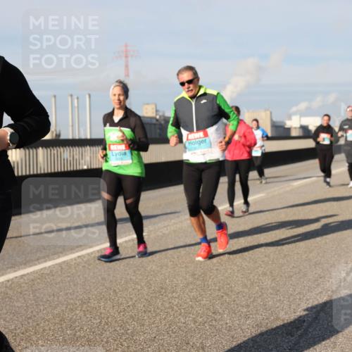 03.10.2025 - Köhlbrandbrückenlauf Lena Gebhardt http://msf.ph/oto/9143710 03.10.2025 10:01:32 Position 2 17237 meine-sportfotos.de