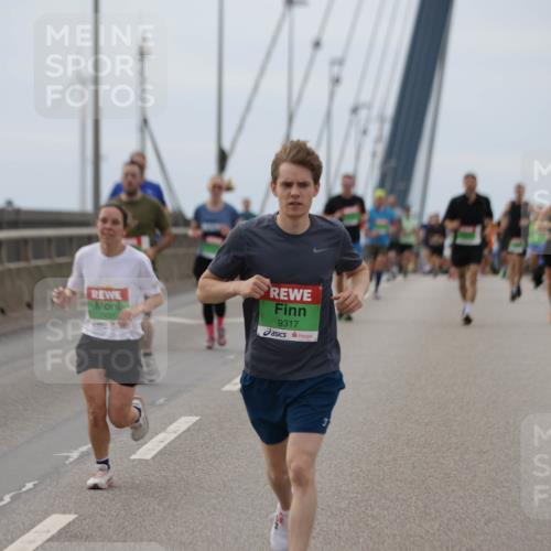 03.10.2025 - Köhlbrandbrückenlauf Jannik Wohlers http://msf.ph/oto/9143712 03.10.2025 15:45:03 Position 1 9317 meine-sportfotos.de