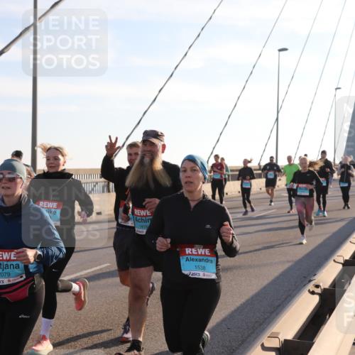03.10.2025 - Köhlbrandbrückenlauf Yannick Fuchs http://msf.ph/oto/9143717 03.10.2025 08:31:09 Position 2 2079, 1419, 1538 meine-sportfotos.de
