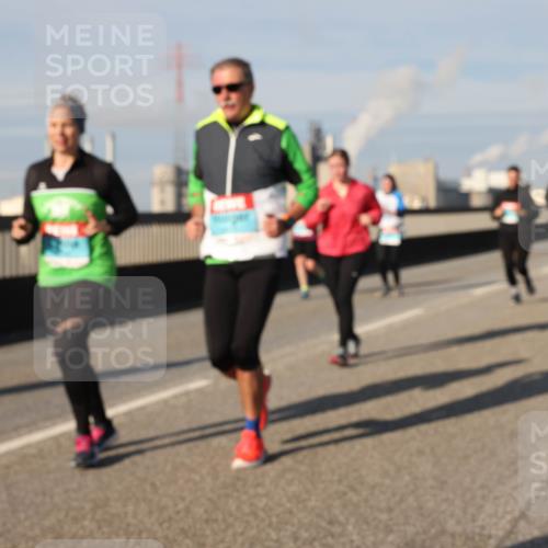 03.10.2025 - Köhlbrandbrückenlauf Lena Gebhardt http://msf.ph/oto/9143718 03.10.2025 10:01:33 Position 2  meine-sportfotos.de