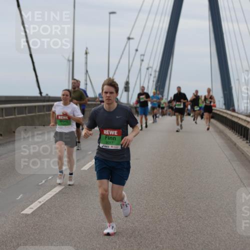 03.10.2025 - Köhlbrandbrückenlauf Jannik Wohlers http://msf.ph/oto/9143727 03.10.2025 15:45:04 Position 1 9317 meine-sportfotos.de