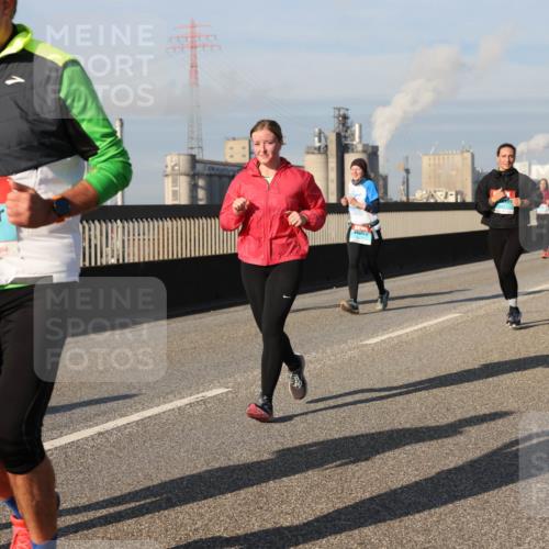 03.10.2025 - Köhlbrandbrückenlauf Lena Gebhardt http://msf.ph/oto/9143728 03.10.2025 10:01:33 Position 2 3620, 617 meine-sportfotos.de