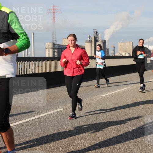 03.10.2025 - Köhlbrandbrückenlauf Lena Gebhardt http://msf.ph/oto/9143731 03.10.2025 10:01:34 Position 2 3620 meine-sportfotos.de