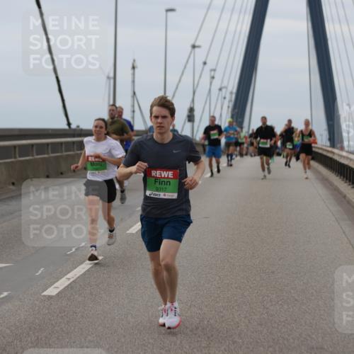 03.10.2025 - Köhlbrandbrückenlauf Jannik Wohlers http://msf.ph/oto/9143732 03.10.2025 15:45:04 Position 1 9317 meine-sportfotos.de