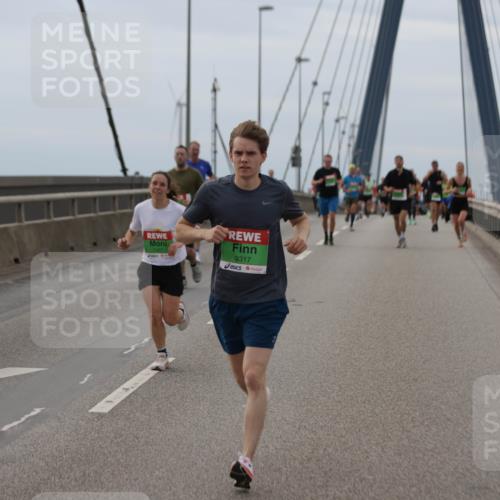 03.10.2025 - Köhlbrandbrückenlauf Jannik Wohlers http://msf.ph/oto/9143734 03.10.2025 15:45:04 Position 1 9317 meine-sportfotos.de