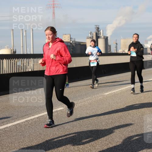03.10.2025 - Köhlbrandbrückenlauf Lena Gebhardt http://msf.ph/oto/9143738 03.10.2025 10:01:34 Position 2 13, 2616 meine-sportfotos.de