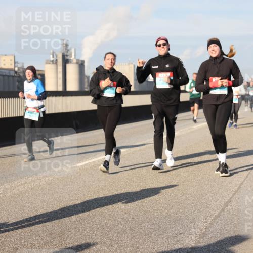 03.10.2025 - Köhlbrandbrückenlauf Lena Gebhardt http://msf.ph/oto/9143740 03.10.2025 10:01:34 Position 2  meine-sportfotos.de
