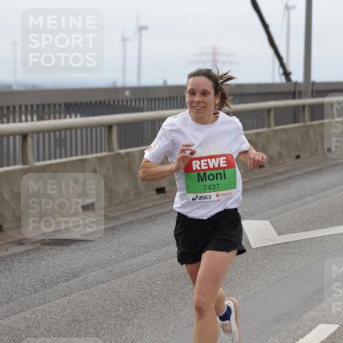 03.10.2025 - Köhlbrandbrückenlauf Jannik Wohlers http://msf.ph/oto/9143752 03.10.2025 15:45:06 Position 1 7437 meine-sportfotos.de