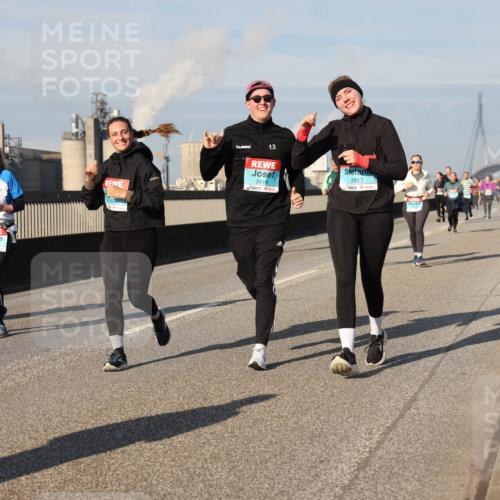03.10.2025 - Köhlbrandbrückenlauf Lena Gebhardt http://msf.ph/oto/9143756 03.10.2025 10:01:35 Position 2 41, 13, 2616, 2617 meine-sportfotos.de