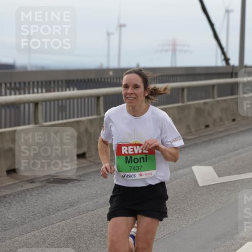 03.10.2025 - Köhlbrandbrückenlauf Jannik Wohlers http://msf.ph/oto/9143760 03.10.2025 15:45:06 Position 1 7437 meine-sportfotos.de