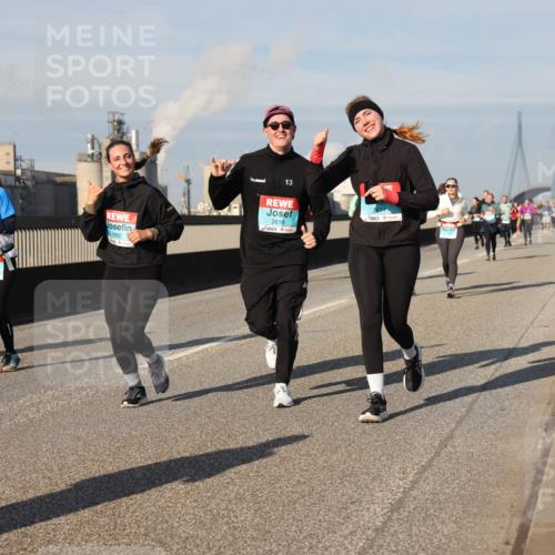 03.10.2025 - Köhlbrandbrückenlauf Lena Gebhardt http://msf.ph/oto/9143762 03.10.2025 10:01:35 Position 2 13, 1992, 2616, 41 meine-sportfotos.de