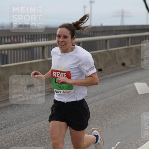03.10.2025 - Köhlbrandbrückenlauf Jannik Wohlers http://msf.ph/oto/9143770 03.10.2025 15:45:07 Position 1 7437 meine-sportfotos.de