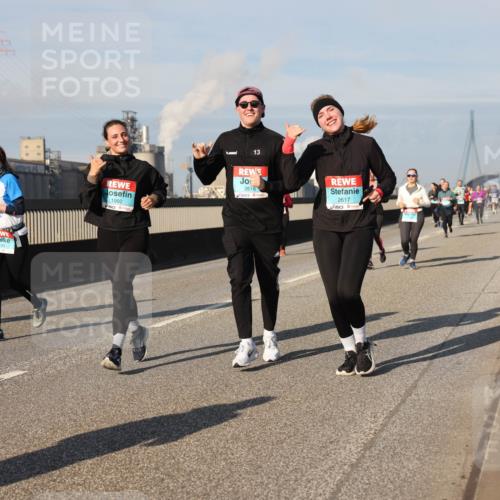 03.10.2025 - Köhlbrandbrückenlauf Lena Gebhardt http://msf.ph/oto/9143772 03.10.2025 10:01:35 Position 2 13, 1992, 2616, 2617 meine-sportfotos.de