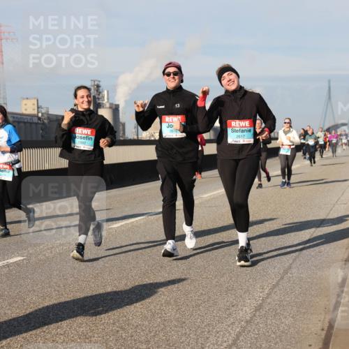 03.10.2025 - Köhlbrandbrückenlauf Lena Gebhardt http://msf.ph/oto/9143774 03.10.2025 10:01:35 Position 2 41, 1992, 13, 2616, 2617 meine-sportfotos.de