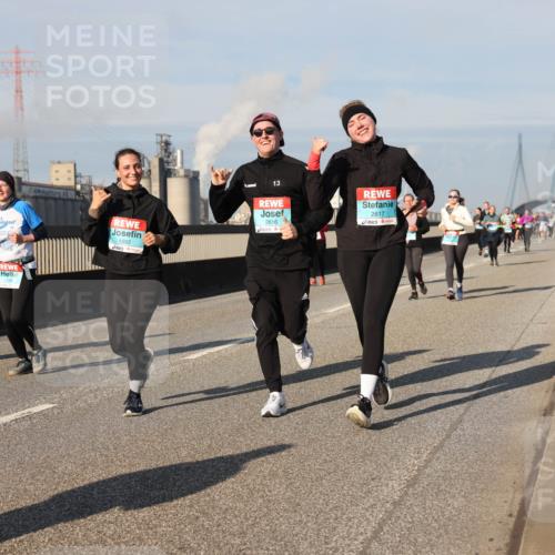 03.10.2025 - Köhlbrandbrückenlauf Lena Gebhardt http://msf.ph/oto/9143780 03.10.2025 10:01:35 Position 2 41, 1992, 13, 2616, 2617 meine-sportfotos.de
