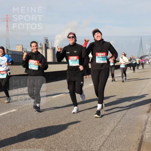 03.10.2025 - Köhlbrandbrückenlauf Lena Gebhardt http://msf.ph/oto/9143784 03.10.2025 10:01:35 Position 2 1992, 13, 2616, 2617 meine-sportfotos.de