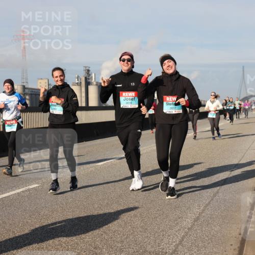 03.10.2025 - Köhlbrandbrückenlauf Lena Gebhardt http://msf.ph/oto/9143789 03.10.2025 10:01:35 Position 2 41, 1992, 13, 2616, 2617 meine-sportfotos.de