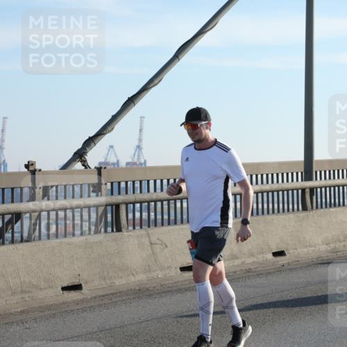 03.10.2025 - Köhlbrandbrückenlauf Yannick Fuchs http://msf.ph/oto/9143790 03.10.2025 08:31:17 Position 2  meine-sportfotos.de