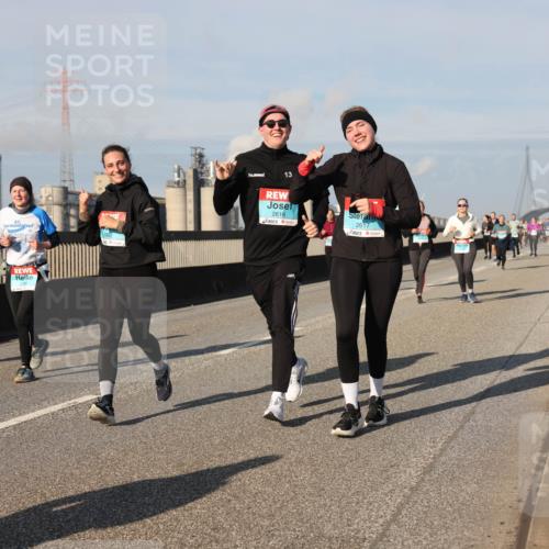 03.10.2025 - Köhlbrandbrückenlauf Lena Gebhardt http://msf.ph/oto/9143795 03.10.2025 10:01:35 Position 2 13, 2616, 2617 meine-sportfotos.de