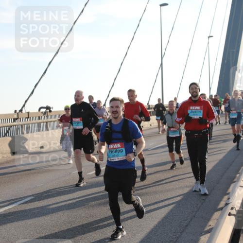 03.10.2025 - Köhlbrandbrückenlauf Yannick Fuchs http://msf.ph/oto/9143802 03.10.2025 08:31:18 Position 2 2812, 3216 meine-sportfotos.de