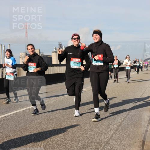 03.10.2025 - Köhlbrandbrückenlauf Lena Gebhardt http://msf.ph/oto/9143805 03.10.2025 10:01:36 Position 2 41, 1992, 2616 meine-sportfotos.de