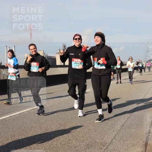 03.10.2025 - Köhlbrandbrückenlauf Lena Gebhardt http://msf.ph/oto/9143808 03.10.2025 10:01:36 Position 2 2616, 1992 meine-sportfotos.de