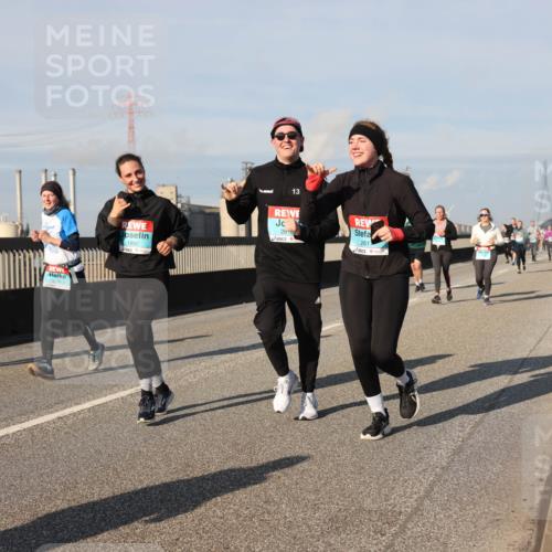 03.10.2025 - Köhlbrandbrückenlauf Lena Gebhardt http://msf.ph/oto/9143811 03.10.2025 10:01:36 Position 2 13, 2016, 1992, 261 meine-sportfotos.de