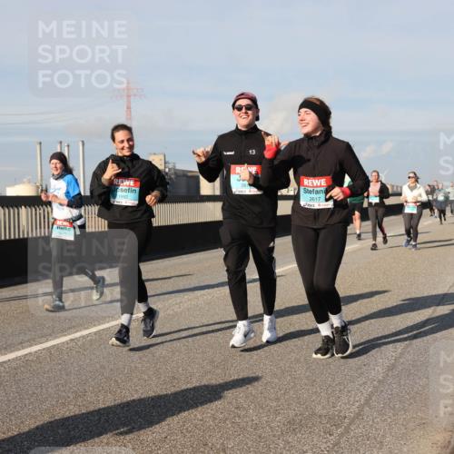 03.10.2025 - Köhlbrandbrückenlauf Lena Gebhardt http://msf.ph/oto/9143814 03.10.2025 10:01:36 Position 2 13, 1992, 60, 261, 2617 meine-sportfotos.de