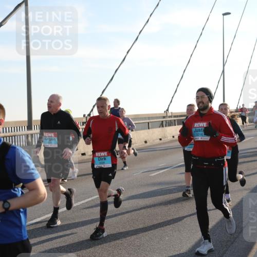 03.10.2025 - Köhlbrandbrückenlauf Yannick Fuchs http://msf.ph/oto/9143819 03.10.2025 08:31:20 Position 2 2812, 1848, 3028, 3216 meine-sportfotos.de