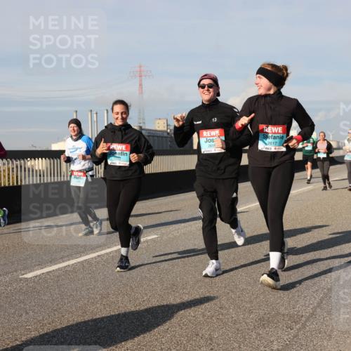 03.10.2025 - Köhlbrandbrückenlauf Lena Gebhardt http://msf.ph/oto/9143824 03.10.2025 10:01:36 Position 2 1992, 13, 2616, 2617 meine-sportfotos.de