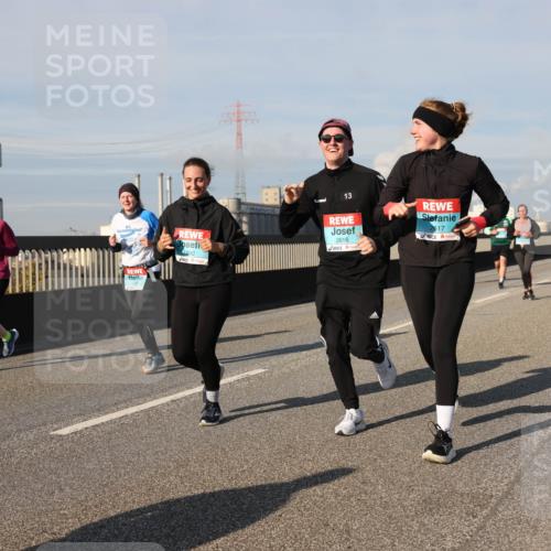 03.10.2025 - Köhlbrandbrückenlauf Lena Gebhardt http://msf.ph/oto/9143829 03.10.2025 10:01:36 Position 2 13, 1992, 2616, 17 meine-sportfotos.de