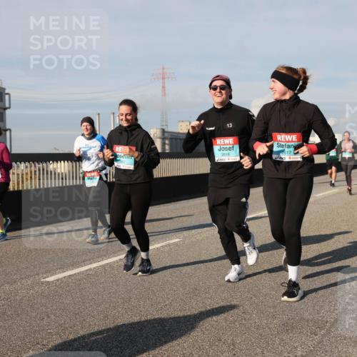 03.10.2025 - Köhlbrandbrückenlauf Lena Gebhardt http://msf.ph/oto/9143833 03.10.2025 10:01:36 Position 2 13, 1992, 2616, 2617 meine-sportfotos.de