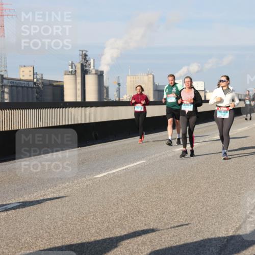 03.10.2025 - Köhlbrandbrückenlauf Lena Gebhardt http://msf.ph/oto/9143839 03.10.2025 10:01:37 Position 2  meine-sportfotos.de
