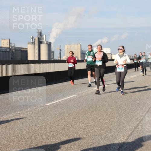 03.10.2025 - Köhlbrandbrückenlauf Lena Gebhardt http://msf.ph/oto/9143843 03.10.2025 10:01:37 Position 2 2217 meine-sportfotos.de