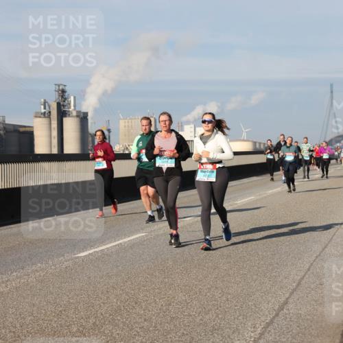 03.10.2025 - Köhlbrandbrückenlauf Lena Gebhardt http://msf.ph/oto/9143846 03.10.2025 10:01:38 Position 2 2218, 2217 meine-sportfotos.de