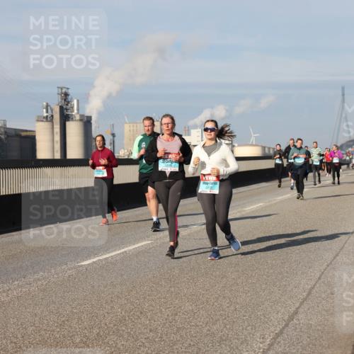 03.10.2025 - Köhlbrandbrückenlauf Lena Gebhardt http://msf.ph/oto/9143853 03.10.2025 10:01:38 Position 2 2218, 2217 meine-sportfotos.de