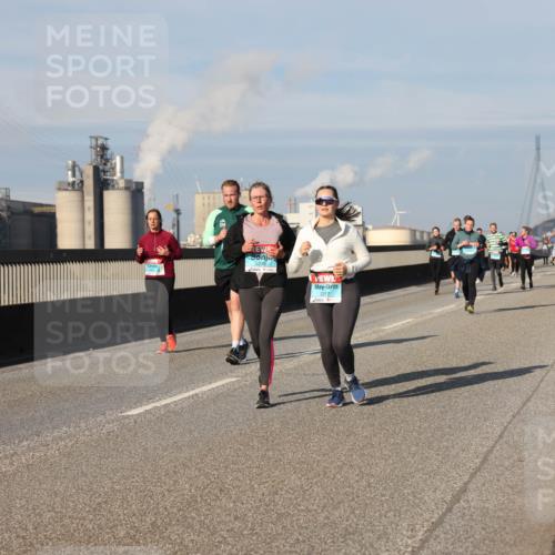 03.10.2025 - Köhlbrandbrückenlauf Lena Gebhardt http://msf.ph/oto/9143856 03.10.2025 10:01:38 Position 2 2218, 2217 meine-sportfotos.de