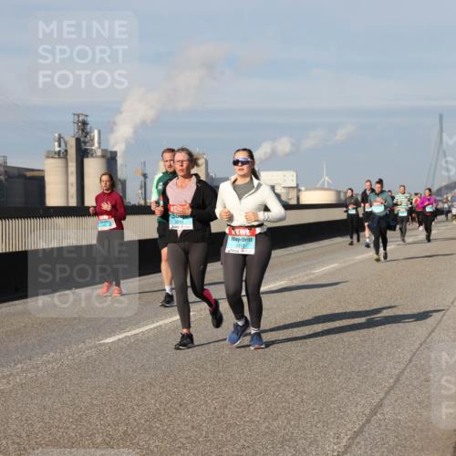 03.10.2025 - Köhlbrandbrückenlauf Lena Gebhardt http://msf.ph/oto/9143857 03.10.2025 10:01:38 Position 2 2218, 2217 meine-sportfotos.de