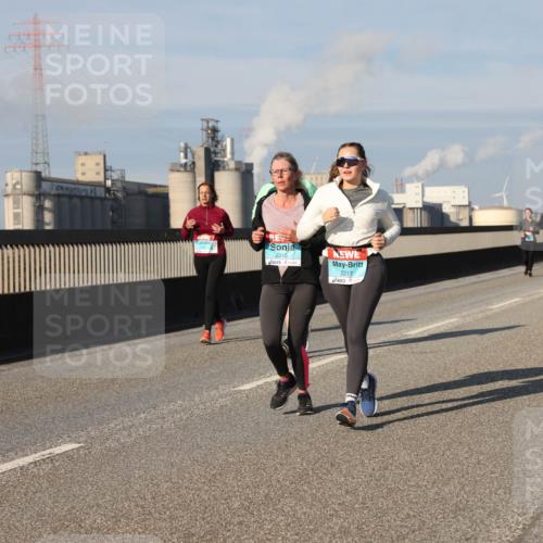 03.10.2025 - Köhlbrandbrückenlauf Lena Gebhardt http://msf.ph/oto/9143867 03.10.2025 10:01:39 Position 2 2218, 2217 meine-sportfotos.de