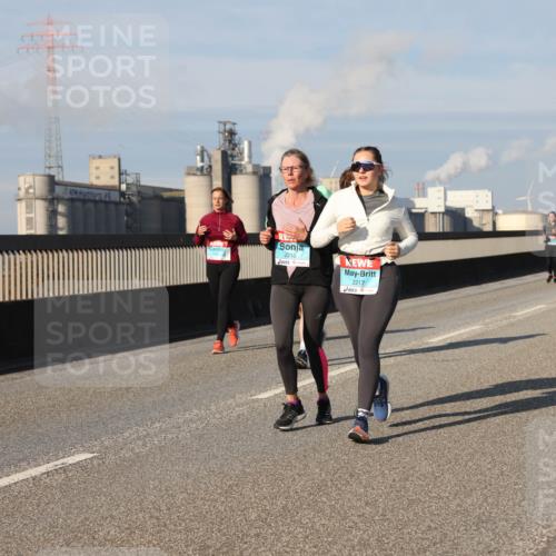 03.10.2025 - Köhlbrandbrückenlauf Lena Gebhardt http://msf.ph/oto/9143870 03.10.2025 10:01:39 Position 2 2218, 2217 meine-sportfotos.de