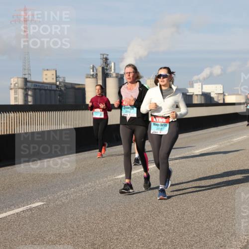 03.10.2025 - Köhlbrandbrückenlauf Lena Gebhardt http://msf.ph/oto/9143874 03.10.2025 10:01:39 Position 2 2218, 2217 meine-sportfotos.de
