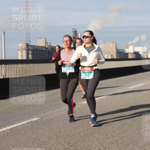 03.10.2025 - Köhlbrandbrückenlauf Lena Gebhardt http://msf.ph/oto/9143876 03.10.2025 10:01:40 Position 2 2218, 2217 meine-sportfotos.de