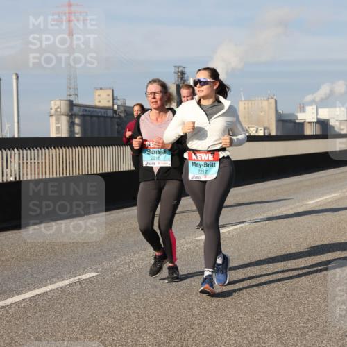 03.10.2025 - Köhlbrandbrückenlauf Lena Gebhardt http://msf.ph/oto/9143879 03.10.2025 10:01:40 Position 2 2218, 2217 meine-sportfotos.de