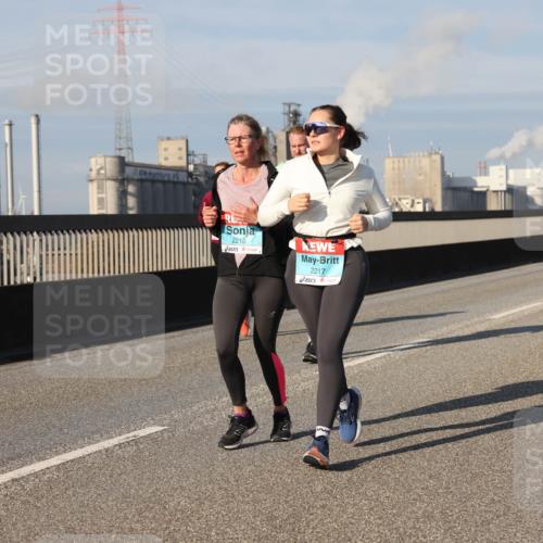 03.10.2025 - Köhlbrandbrückenlauf Lena Gebhardt http://msf.ph/oto/9143882 03.10.2025 10:01:40 Position 2 2218, 2217 meine-sportfotos.de